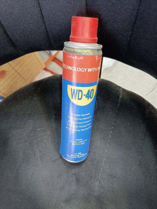 اسپری WD-40 ایرانی با درپوش قرمز