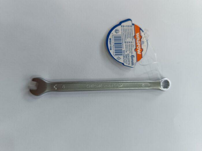 حک سایز ۶ و CHROME VANADIUM روی بدنه آچار وادفو مدل WSA1106