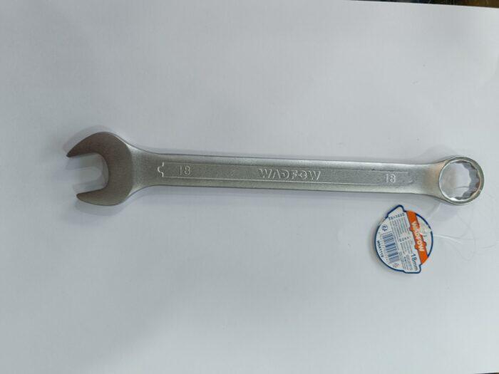 حک سایز ۱۸ و CHROME VANADIUM روی بدنه آچار وادفو مدل WSA1118