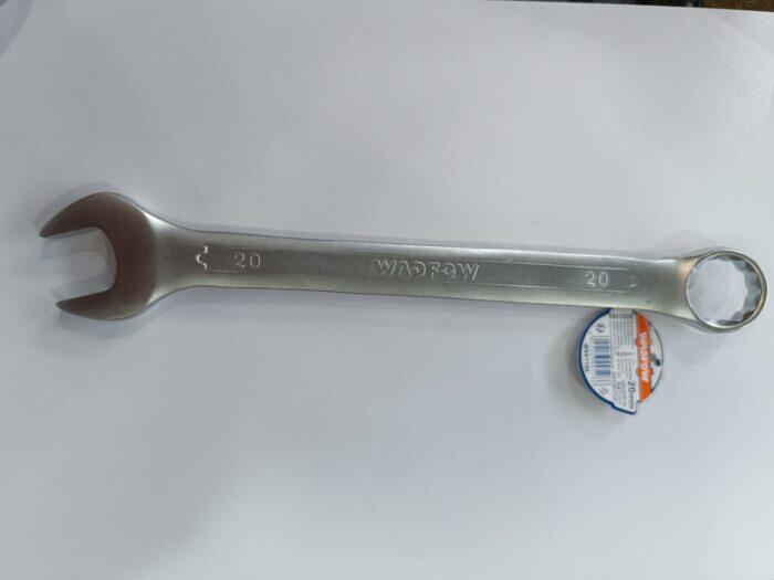 حک سایز ۲۰ و CHROME VANADIUM روی بدنه آچار وادفو مدل WSA1120